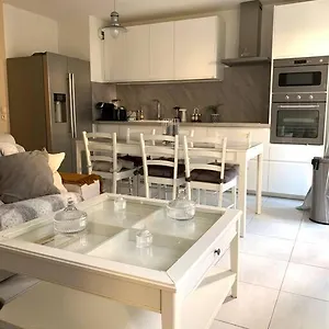Moderne Et Spacieux Proche Paris Appartement